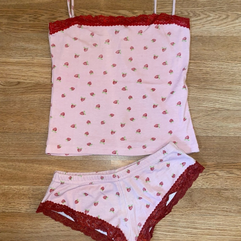 Strawberry print sleep set